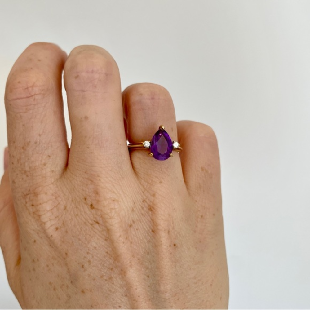 Vintage 18k Amethyst Tear Drop Ring with Diamond Accents Size 5 Gold Purple